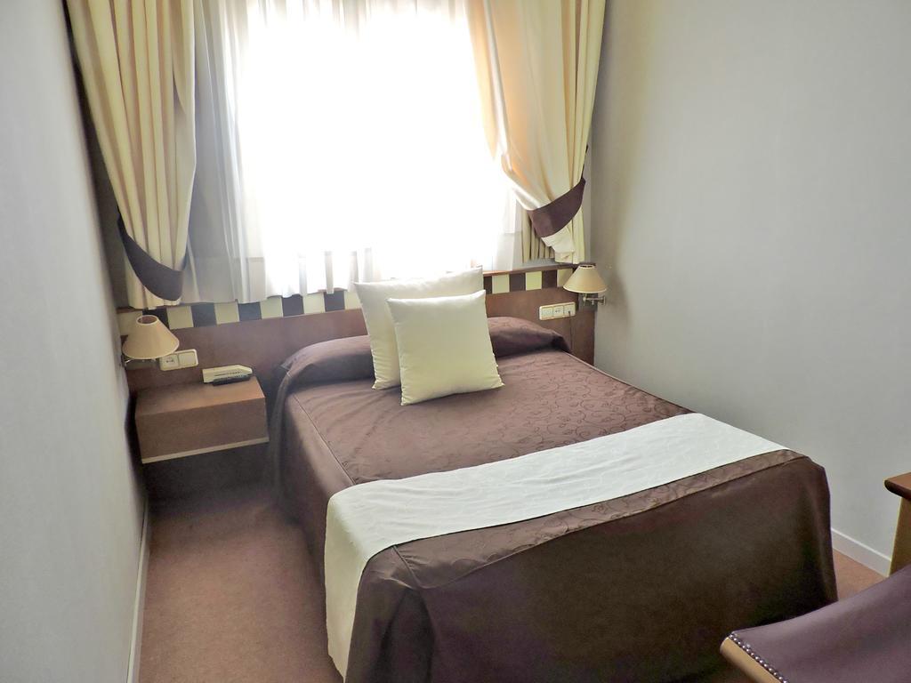 Hotel Las Yucas Atarfe Extérieur photo